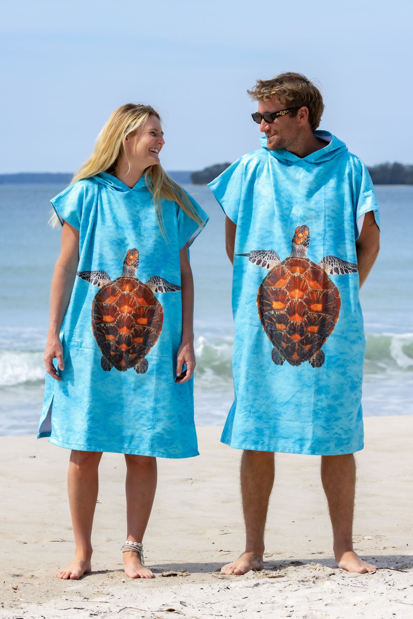 Sea Turtle Great Barrier Reef - Adults Hooded Beach Towel