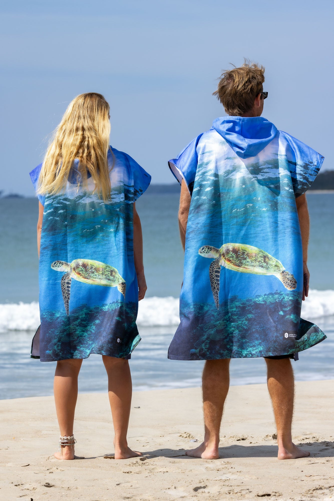 Morning Light Turtle Great Barrier Reef - Adults Hooded Beach Towel