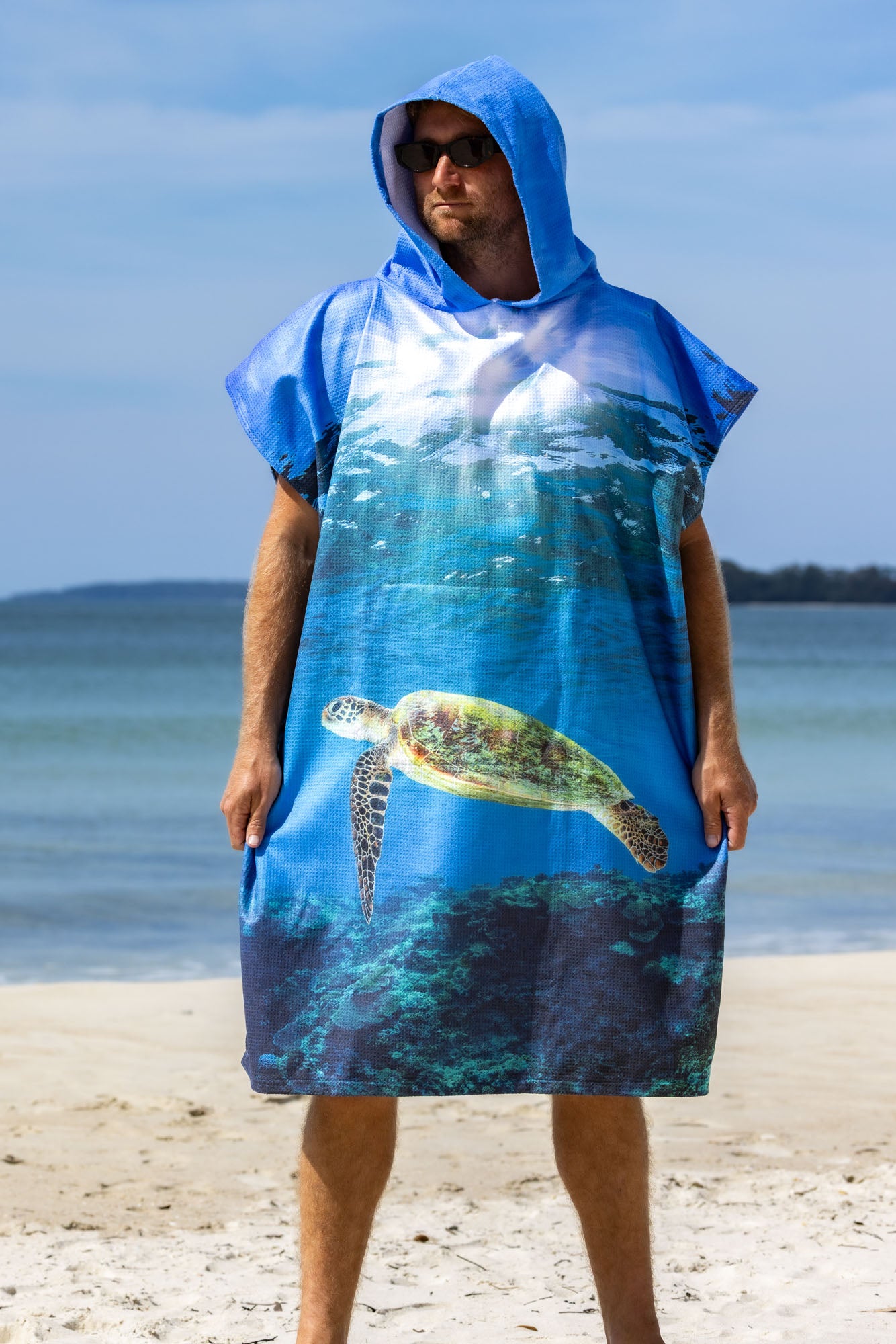 Morning Light Turtle Great Barrier Reef - Adults Hooded Beach Towel